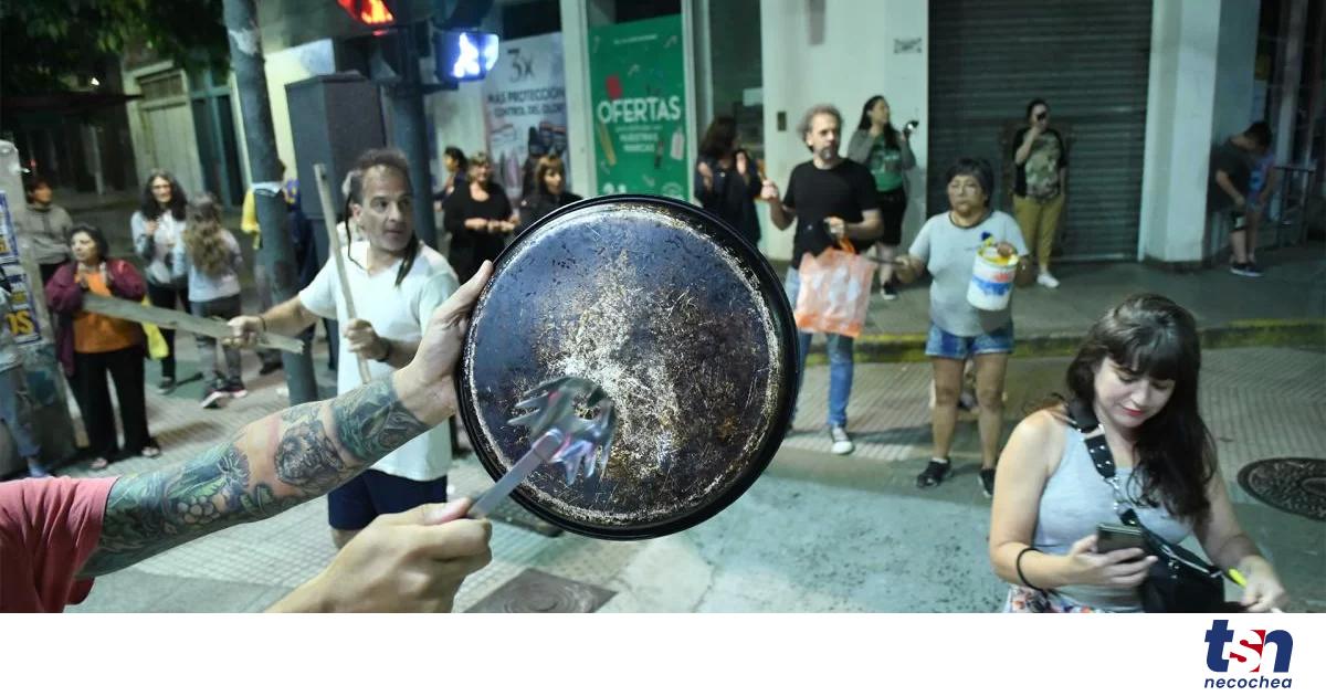 Cacerolazos En Varios Puntos De La Ciudad Y El Amba Contra El Dnu De