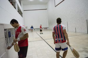 Partido entre Gastón Inchausti y Facundo Andreasen de Ferro de Tandil ante la “Leyenda” Eduardo Ross y Javier Nicosia de Atlético Ayacucho