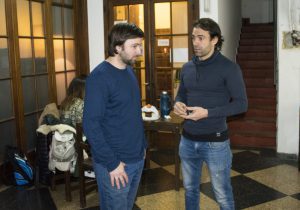 Juan Stafforte (Jugador de 3era del club Huracán) y Joseba Bilbao, este último minutos previo a su primer partido junto a Villegas