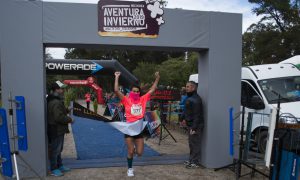 Bien abrigada: Fernanda Martínez fue la mejor en la media maratón