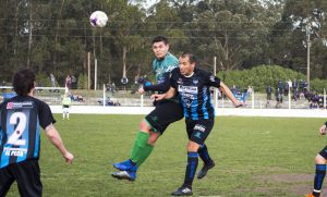 El invierno con las lluvias y las heladas han maltratado el césped dejando a los terrenos de juego en muy mal estado, algo que no ayudó a que se juegue bien