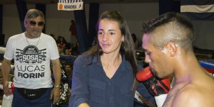 Jorgelina Guanini: Nuestra campeona mundial también estuvo en su ciudad presenciando lo que mas le gusta, noche de combate