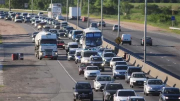 Unos 2500 autos por hora llegan a la costa atlántica