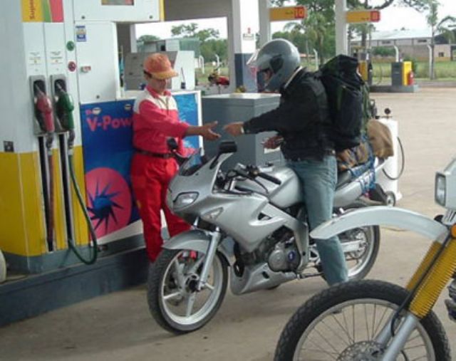 No se venderá combustible a motociclistas sin casco