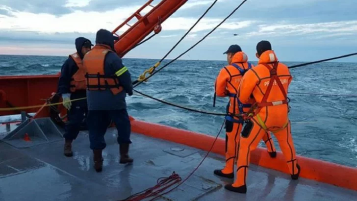 Por falta de presupuesto, suspendieron la búsqueda aérea del tripulante que cayó al mar