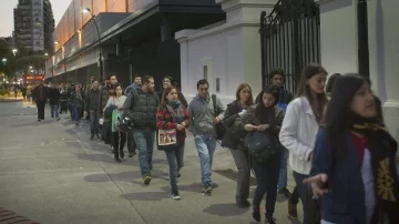 El empleo registrado sigue en picada: en 12 meses se perdieron 217.100 puestos