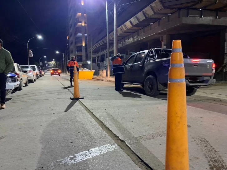 Infracciones de tránsito por estacionar mal, usar celular y pasar semáforos en rojo