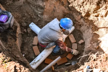 Tramo final en la obra de ampliación de la red de agua en Estación Quequén