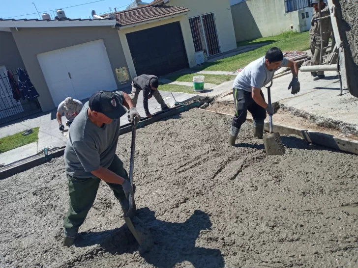 Ejecutan el bacheo de de un sector de la calle 71