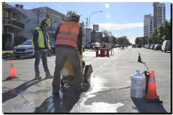 Corte en avenida 10 por reparación de asfalto