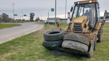 Tras la protesta de Camioneros, limpian las rotondas