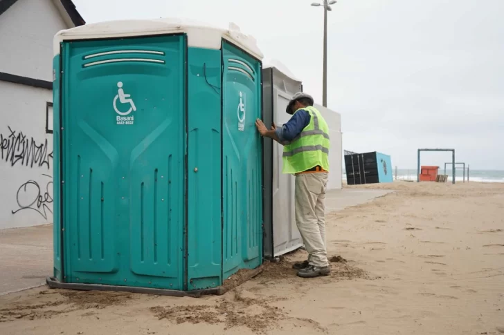 Se pusieron en marcha todos los servicios de playa y ya funcionan 24 baños químicos