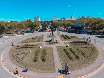 Preparan actividades en la plaza Dardo Rocha para Semana Santa