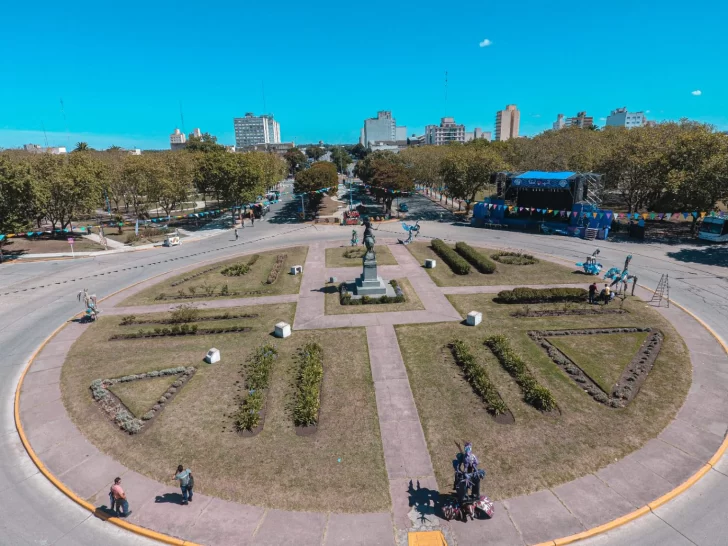 Preparan actividades en la plaza Dardo Rocha para Semana Santa