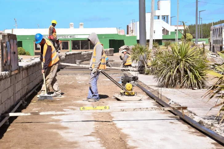 Avanza la reconstrucción de veredas en la avenida 2