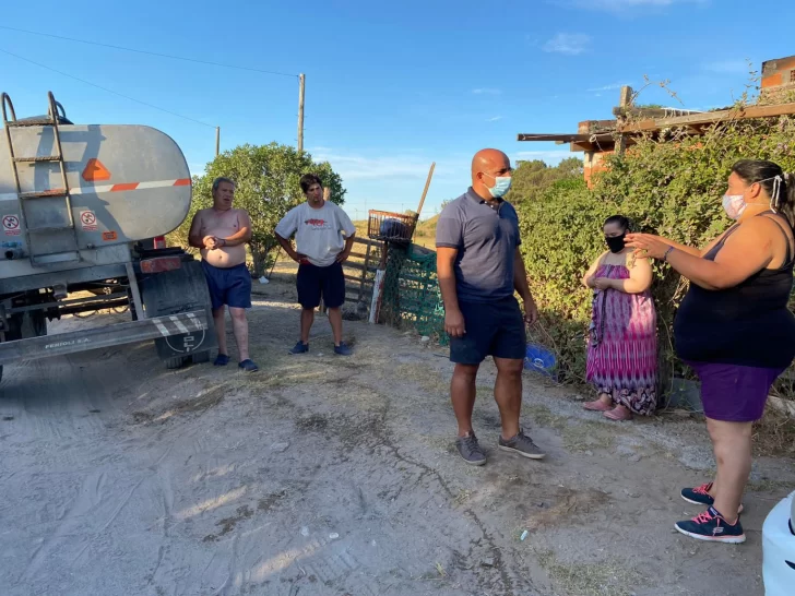 La Municipalidad asiste a familias que se encuentran sin agua