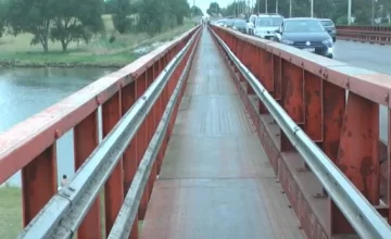 Puente Rocha: No hay fecha para reparar la deteriorada senda peatonal