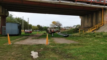 Se inicia recambio del caño que cruza el puente Dardo Rocha