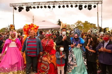 Torta y mucho folclore en el cierre de los festejos