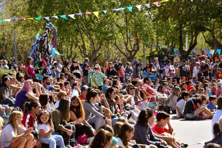 Una multitud despidió el festival infantil