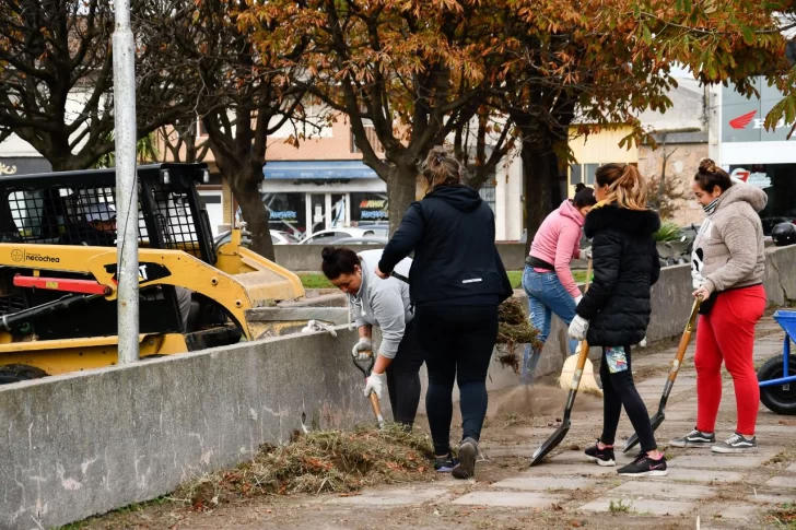 Trabajos de acondicionamiento en la plaza “Isabel La Católica”