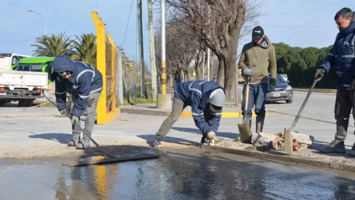 Trabajos de bacheo en el ingreso a la terminal