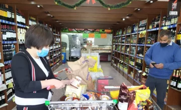 Bromatología decomisó mercadería vencida en dos supermercados y clausuró un comercio