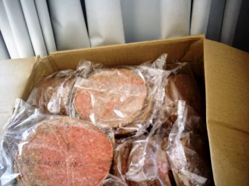 Decomisan panificados y hamburguesas por falta de frío