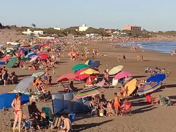 La playa volvió a ser protagonista de una cálida jornada