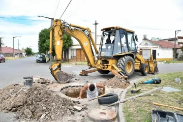 Reparan una losa que cedió y los vecinos taparon con una cubierta para evitar accidentes