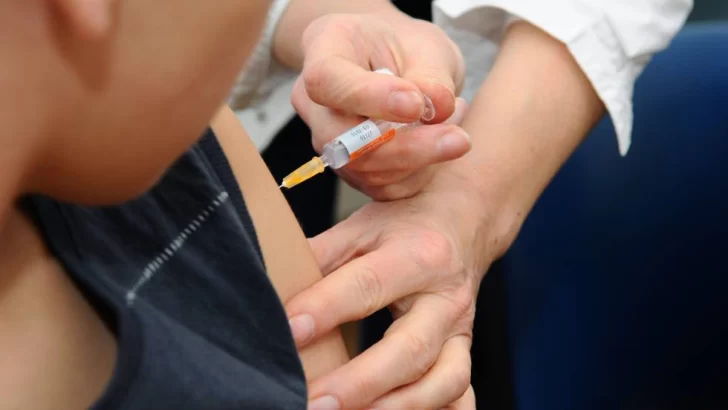 El gobierno bonaerense ya aplica de manera gratuita la vacuna contra la meningitis