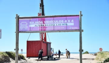 Colocan containers para el control y cobro de vehículos 4 x 4 a la arena