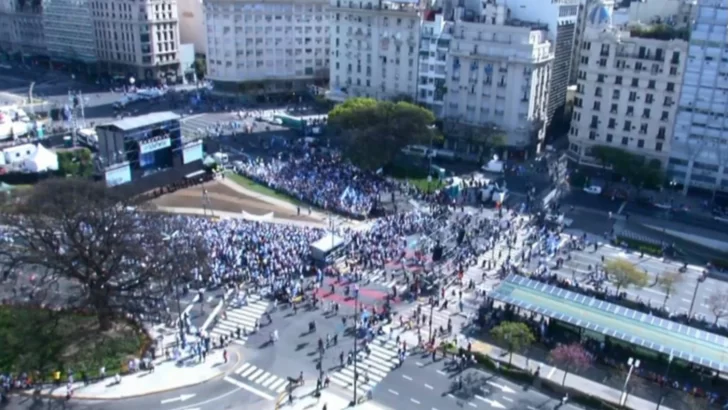 “Marcha del millón”: los seguidores de Macri comienzan a concentrarse en el Obelisco