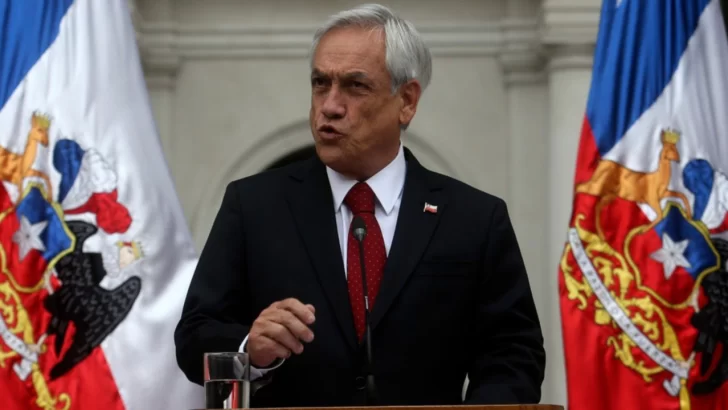 Chile: Piñera le pide la renuncia a todos sus ministros y levanta el toque de queda