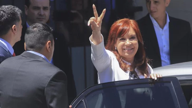 Cristina Kirchner denunció que el gobierno macrista utilizó “grupos de tareas para perseguirla”