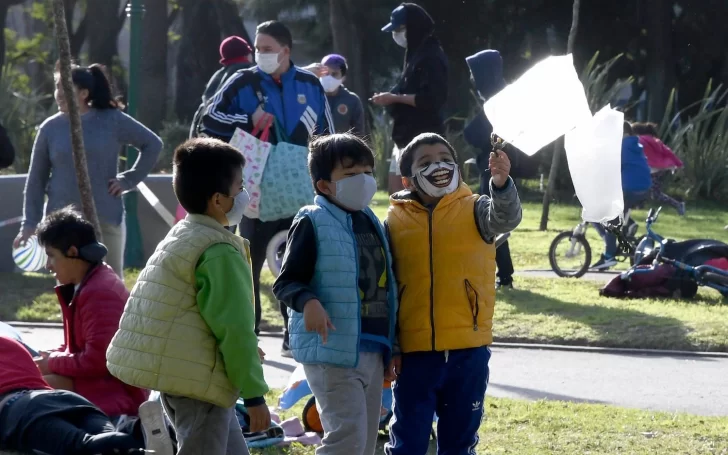 La OMS recomendó el uso de tapabocas en niños a partir de los 12 años