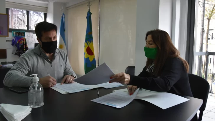Rojas firmó un convenio con provincia para atender gastos a personas en situación de violencia