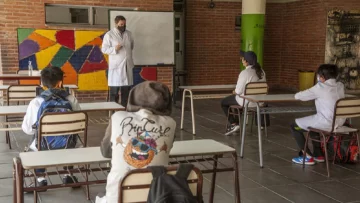 Analizan intensificar la presencialidad escolar