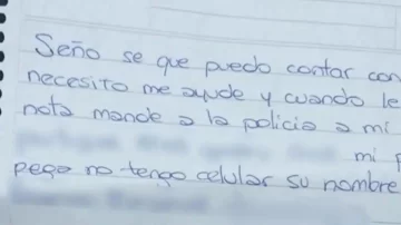 Una víctima de violencia usó el cuaderno de comunicaciones de su hijo para pedir ayuda