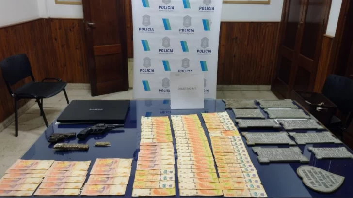 Secuestran placas robadas en cementerios y casi dos millones de pesos