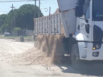 Continúa el entoscado de avenidas 91 y 10