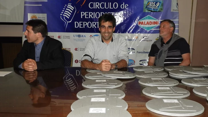 El Circulo de Periodistas Deportivos reconoció a deportistas junto al Intendente López