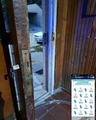 Rompieron una puerta y robaron dinero en una casa