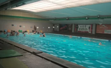 El municipio renovó convenio con natatorio