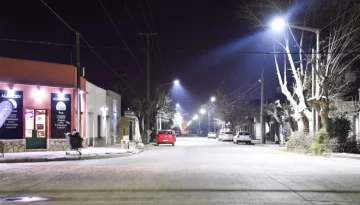 Después de un robo, vecinos se juntaron para cambiar las luces de la 73