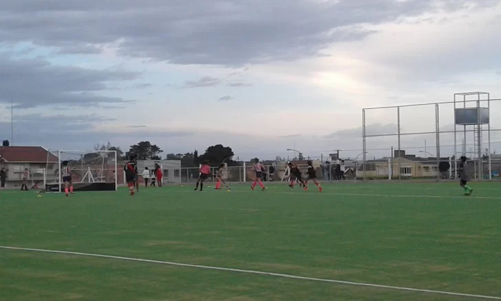 Arrancó la primera Copa Necochea de Hockey con más de 30 equipos de toda la provincia