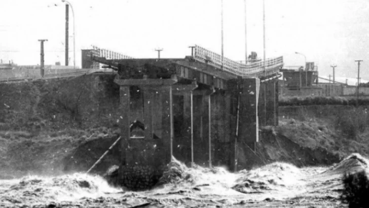 Un día como hoy, hace 40 años, se caía el Puente Ezcurra