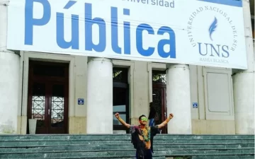 “Soy el dolor de espalda de mi viejo”: conmovedora carta de un joven que se recibió de licenciado en química