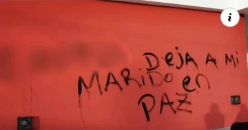 Denuncian a una mujer por pintar un centro de salud: “Dejá a mi marido en paz”