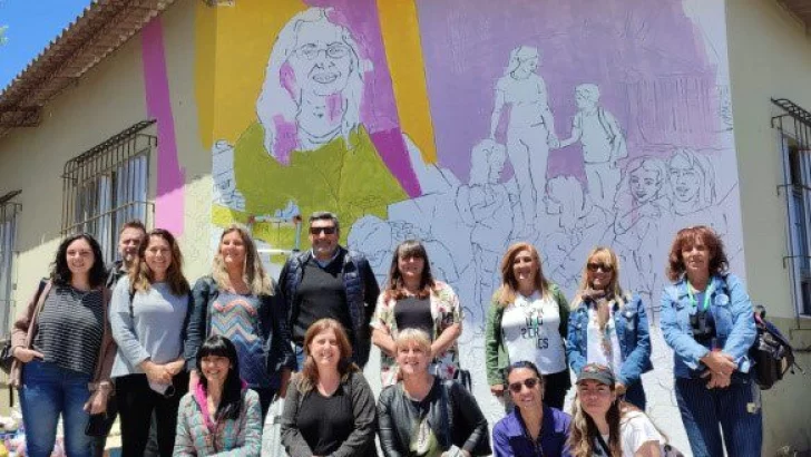 Mural de mujeres y las comunidades en la escuela 40
